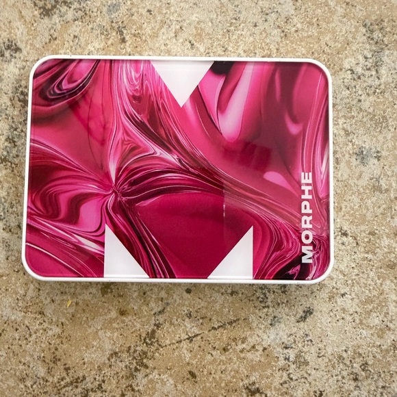 Morphe Love Byte Eyeshadow Palette - Pink, Gold, and Brown Hues - Picture 4 of 6